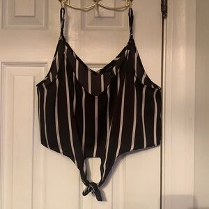 Forever 21 Black, white & gold Crop top Size S #135